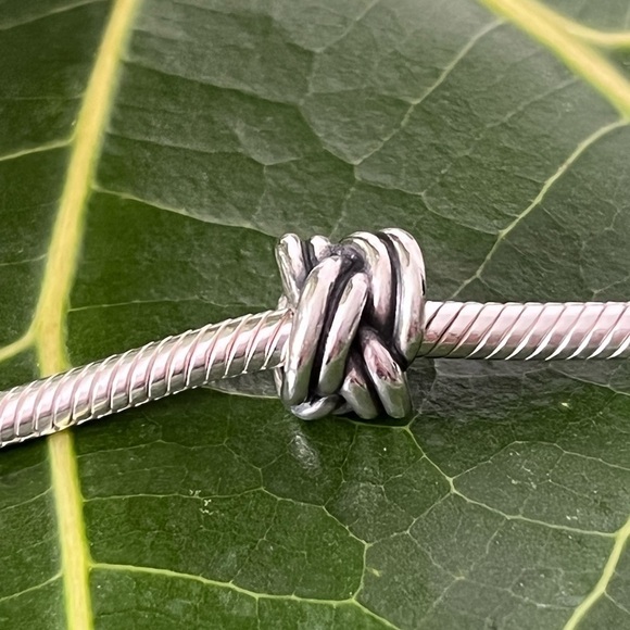 Pandora Twist Knot Charm - Picture 3 of 4
